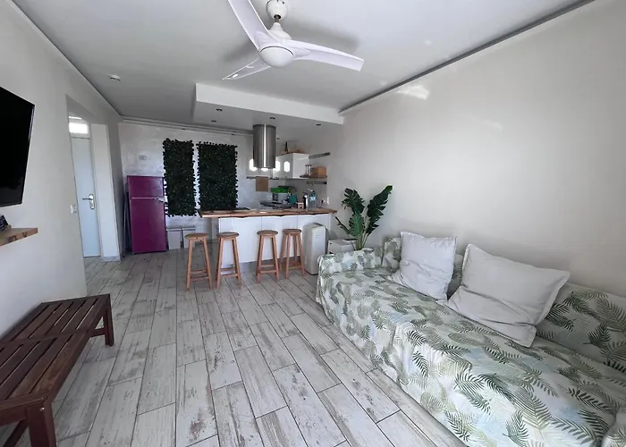 New Deluxe Stunned Seaview 2 Bed Apt