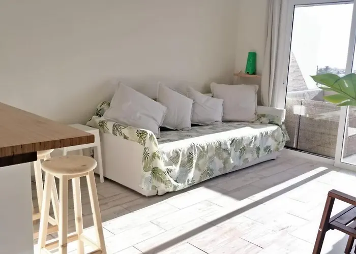 New Deluxe Stunned Seaview 2 Bed Apt